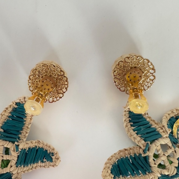 MERCEDES SALAZAR Starfish earrings. Box Included. LIKE NEW. - Picture 5 of 7